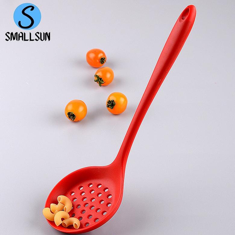 SUTIL SPATULA SODET /SARINGAN MASAK SILIKON ANTI LENGKET TAHAN PANAS .