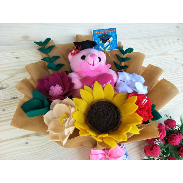 BUKET BONEKA BUNGA FLANEL KADO WISUDA