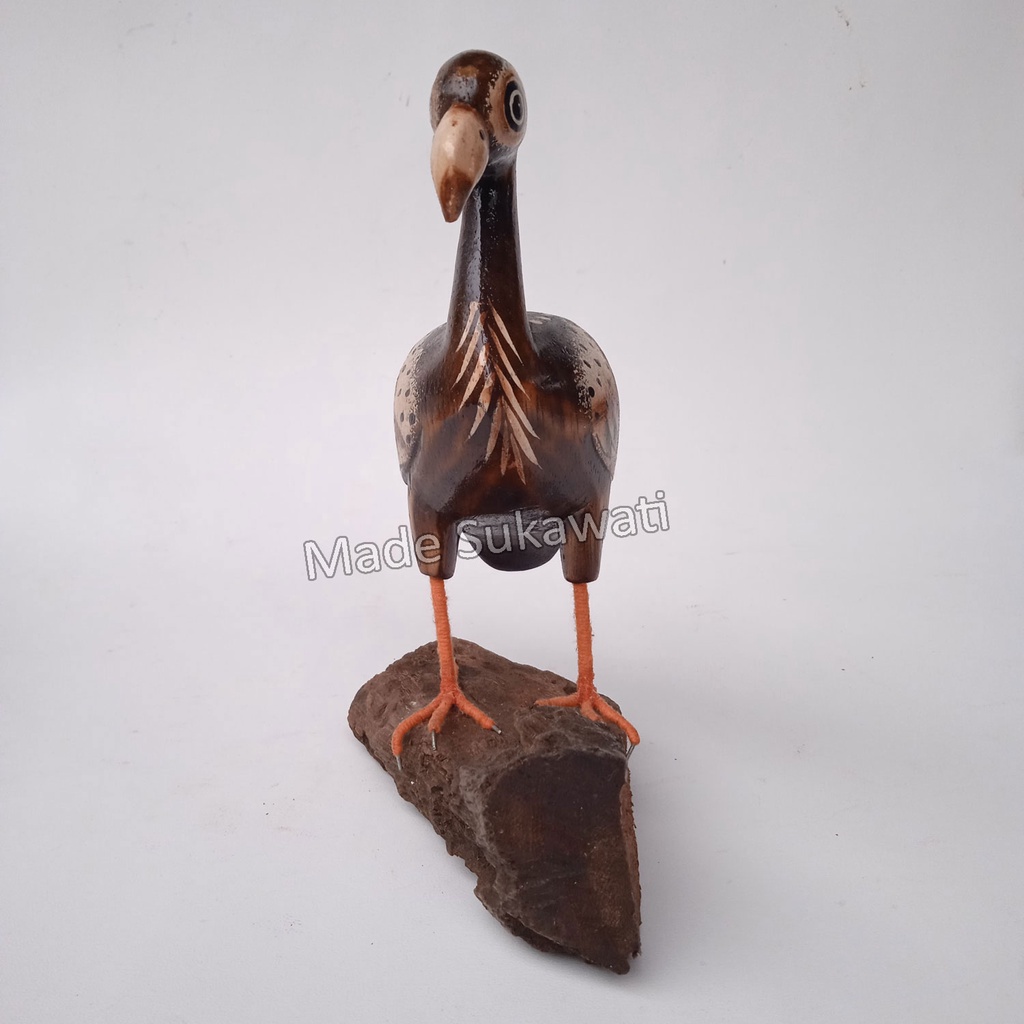 Kerajinan patung Burung Flamingo tatakan kayu handmade ukiran bali