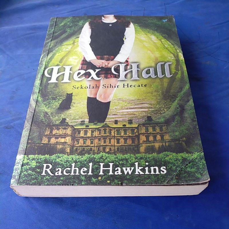 

buku hex hall sekolah sihir hecate