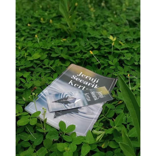 Novel Jeruji Secarik Kertas