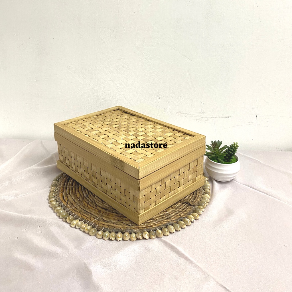 BOX ANYAMAN BAMBU / HAMPERS / KERANJANG TUTUP BAMBU UKURAN 30X20X12 CM