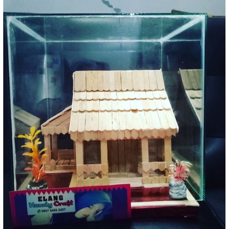 Miniatur Rumah adat betawi kebaya polos bingkai kaca