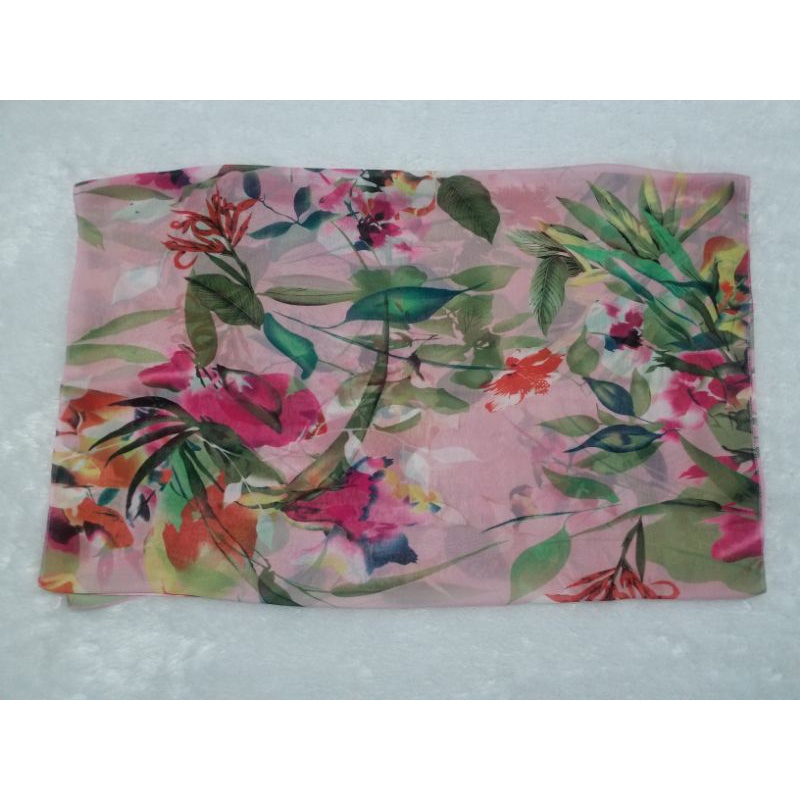 Hijab / pashmina / kerudung  / pashmina motif / hijab motif / hijab motif bunga / motif bunga  / pas