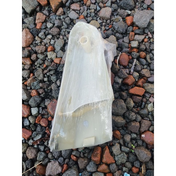 tepong cover belakang kanan yamaha v75 v80  nos