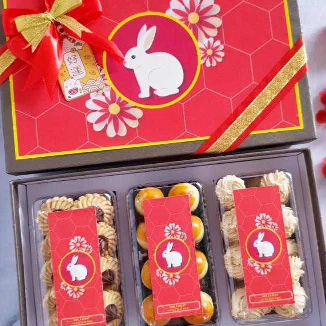 

PARSEL RAMADHAN MURAH HAMPERS KUE KERING NASTAR IDUL FITRI / NATAL / IMLEK TRI TOP EL09I09A82L