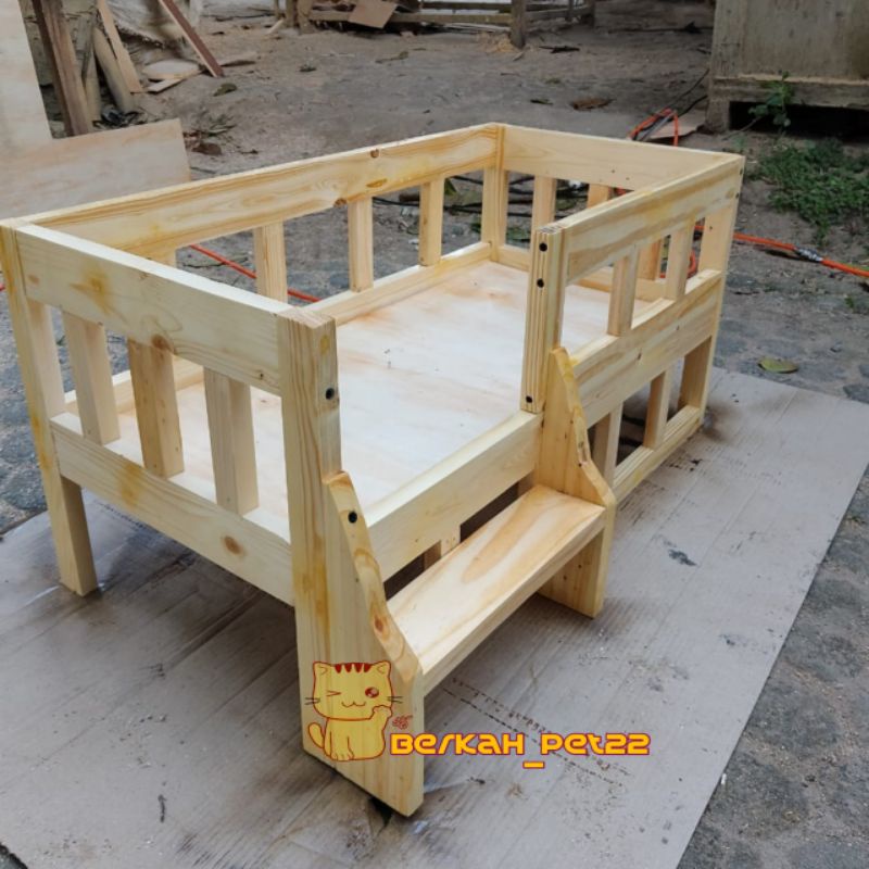 Ranjang atau dipan tempat tidur kucing anjing kayu