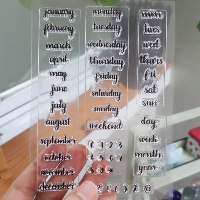 

Terlaris Stamp /Stempel Silicon Nama Hari, Bulan & Angka Utk Journal, Planner