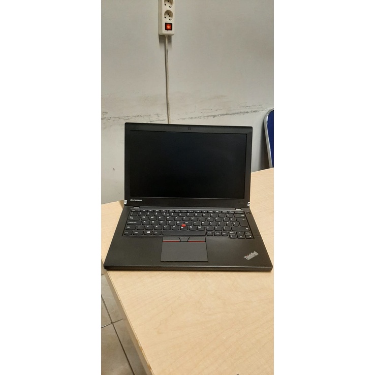 Lenovo thinkpad x250 Core i5 Gen 5 Ram 8 Ssd 128 WIN10