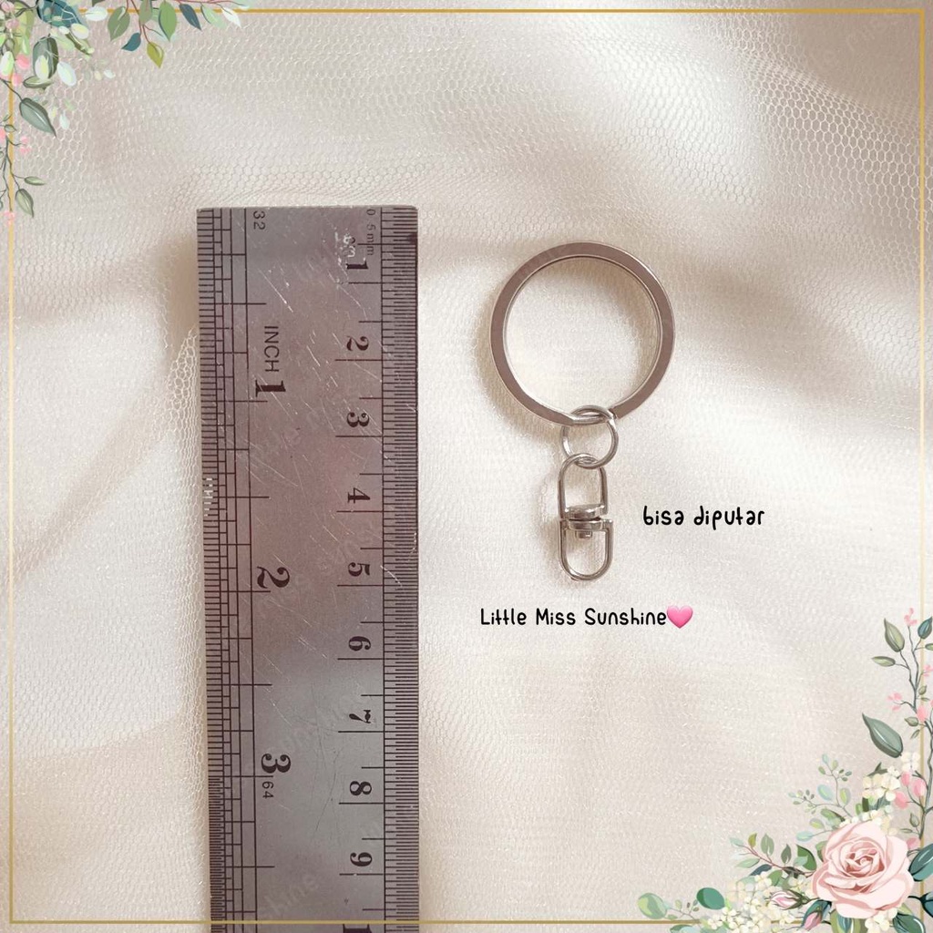 Ring Gantungan Kunci Flat 2,5cm Aksesoris Anak Art Kerajinan Tangan Sekolah Flanel Rajut Braien Souvenir Acara Nikah Wedding Keychain Hiasan Pipih Gepeng Putar Ganci Centelan Cantolan Hias Pajang Pajangan Main Mainan Pendidikan Little Miss Sunshine Malang