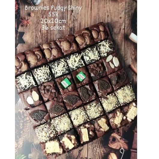 

➣ Brownies Fudgy Shiny (FREE LILIN TULIS DI CATATAN) 20x20 isi 36 sekat ♝