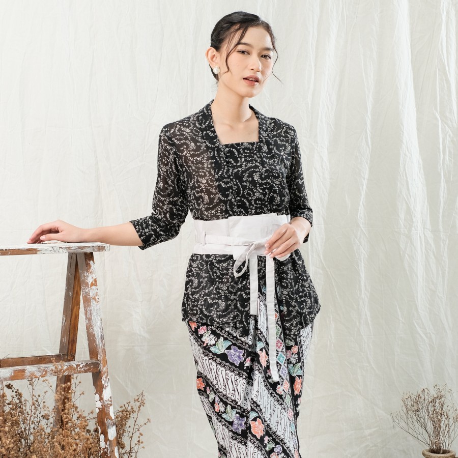 Kebaya Kutubaru Adelia Lengan 7/8 Meradelima Sifon Hitam