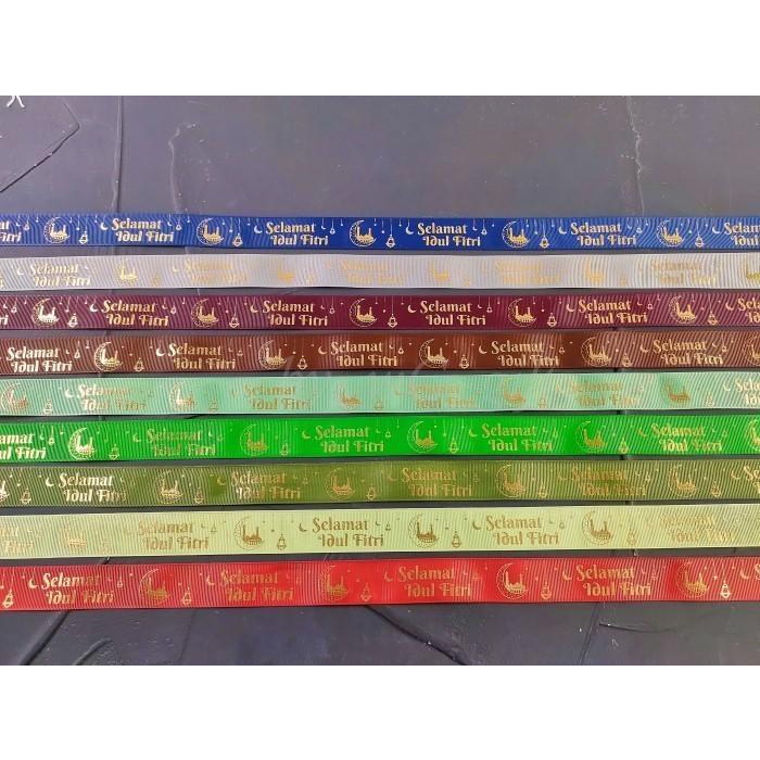 

Pita Idul Fitri -Grossgrain Emboss Emas ;Lebar 1.5 Cm ; Hijau Lumut 003