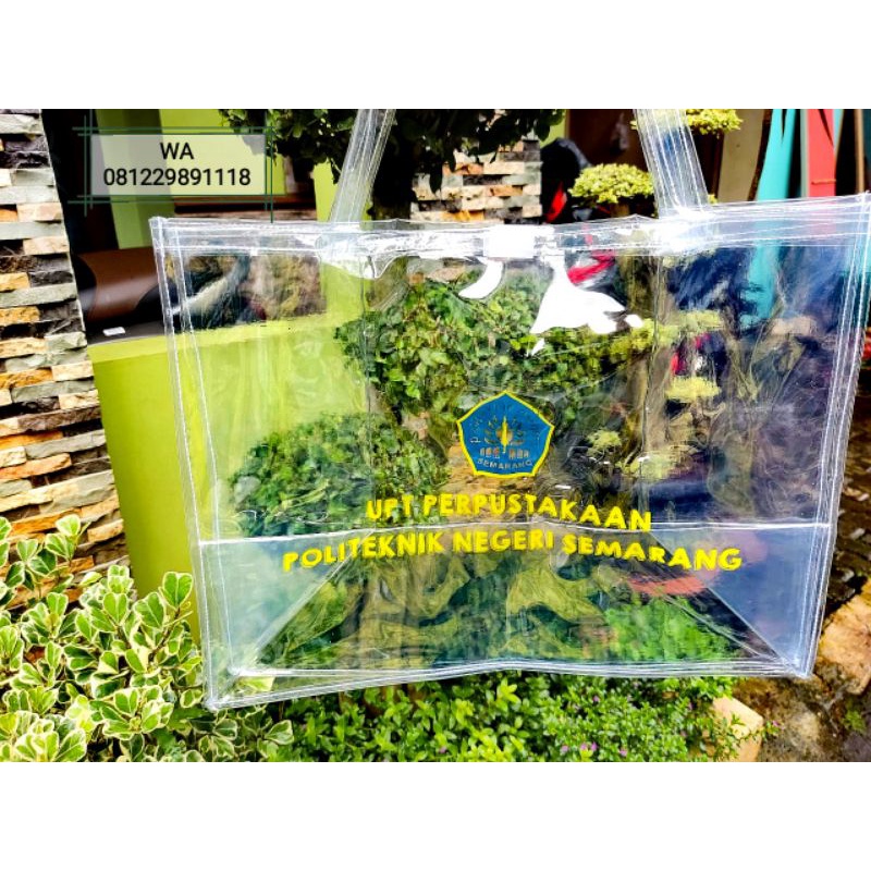 

Tas Mika Transparan Ukuran P25 L20 T30. Sablon 1 warna