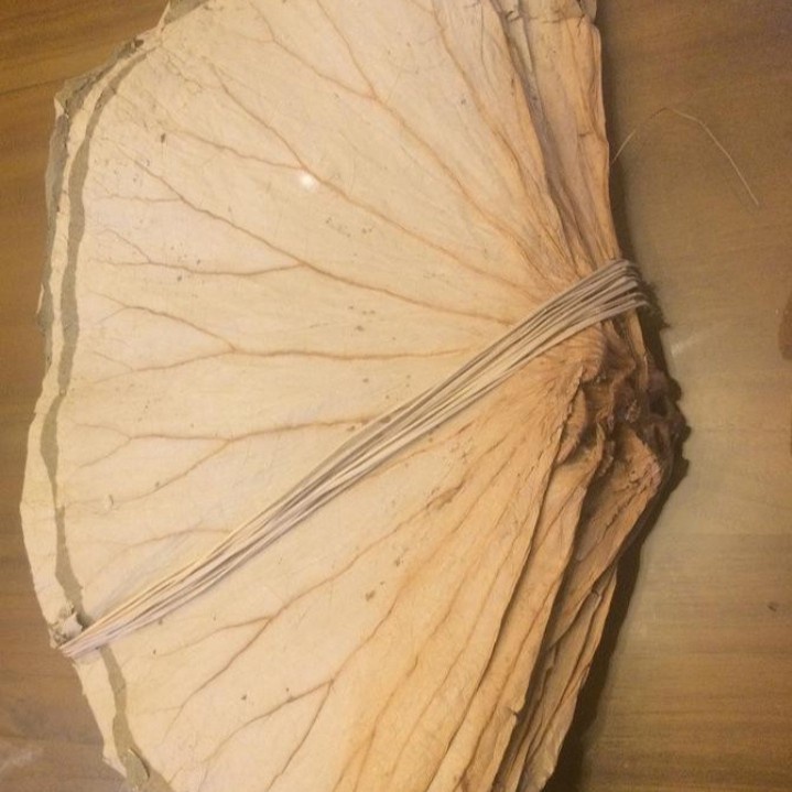 

HS 600 GRAM Daun Teratai Kering / Dried Lotus Leaf Dim Sum Lo Mai Kai