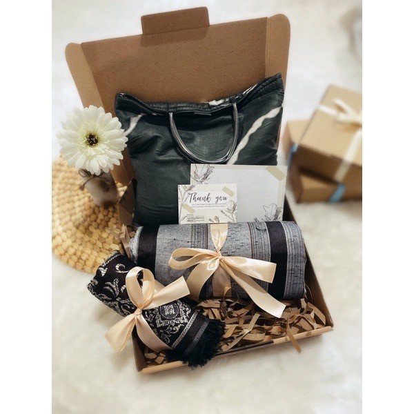 HAMPERS ALAT SHALAT COUPLE MUKENA DAN SARUNG WADIMOR WEDDING TAHLILAN