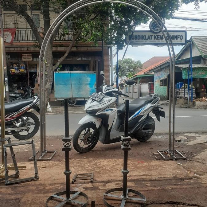 pergola lengkung hadap dalam