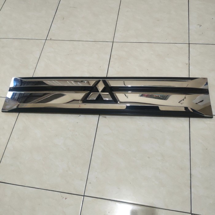 grill depan mitsubishi L300 euro 4 2021 original