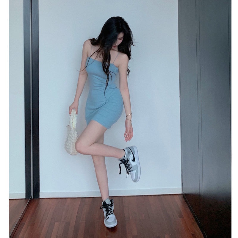 Red Perancis keinginan murni suspender dress wanita musim panas merah muda hot gadis temperamen ketat seksi tipis paket pinggul rok pendek