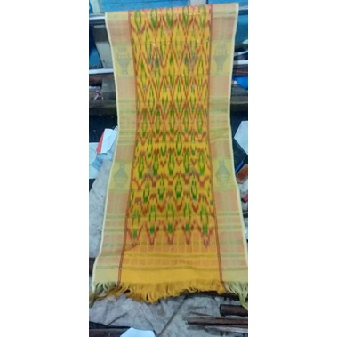 uis nipes kuning rumah adat