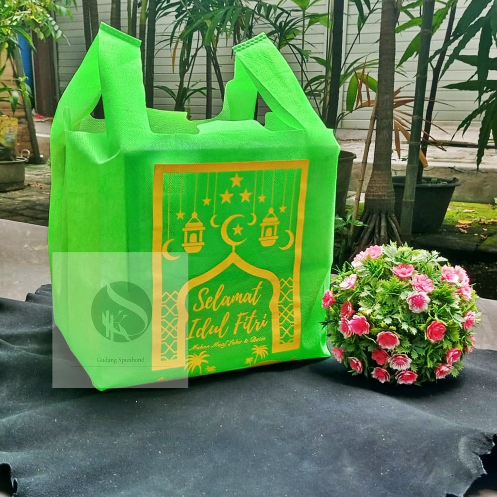 

Tas Spunbond/ Tas Belanja/Goodie Bag - Model Kantong Kresek 28 x 12 x 45 cm / nasi box 24x22x50cm packing lebaran, hampers lebaran, idul fitri, sembako, edisi lebaran