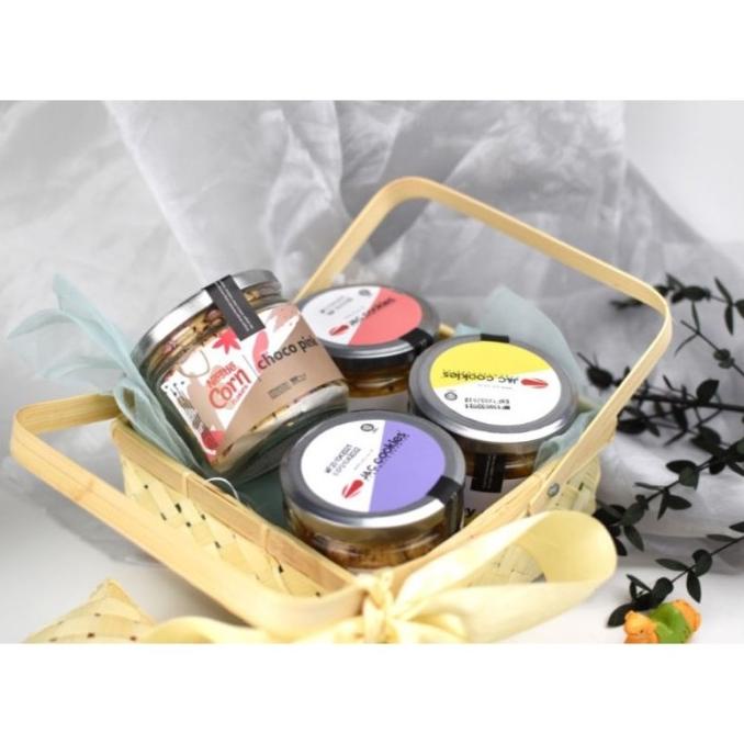 

PARSEL RAMADHAN HAMPERS KUE KERING KARTON PARCEL LEBARAN JNC J&C COOKIES ISI 2 3 4 DAN EL09I09A82L