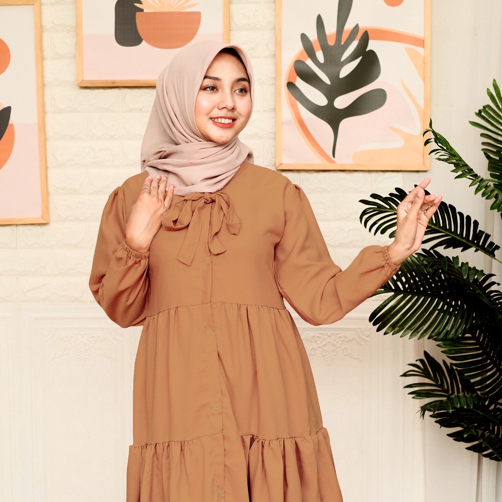 Amelia One Set Muslimah Gamis dengan kerah pita