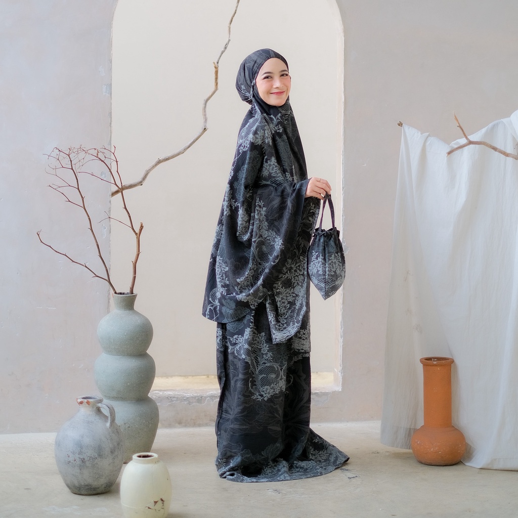 Ladybydiana ALESHA PRAYER SET Mukenah Dewasa Travelling Bahan Crincle
