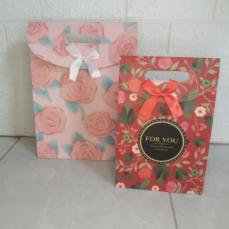 

PAPERBAG PITA MOTIF BUKA TUTUP