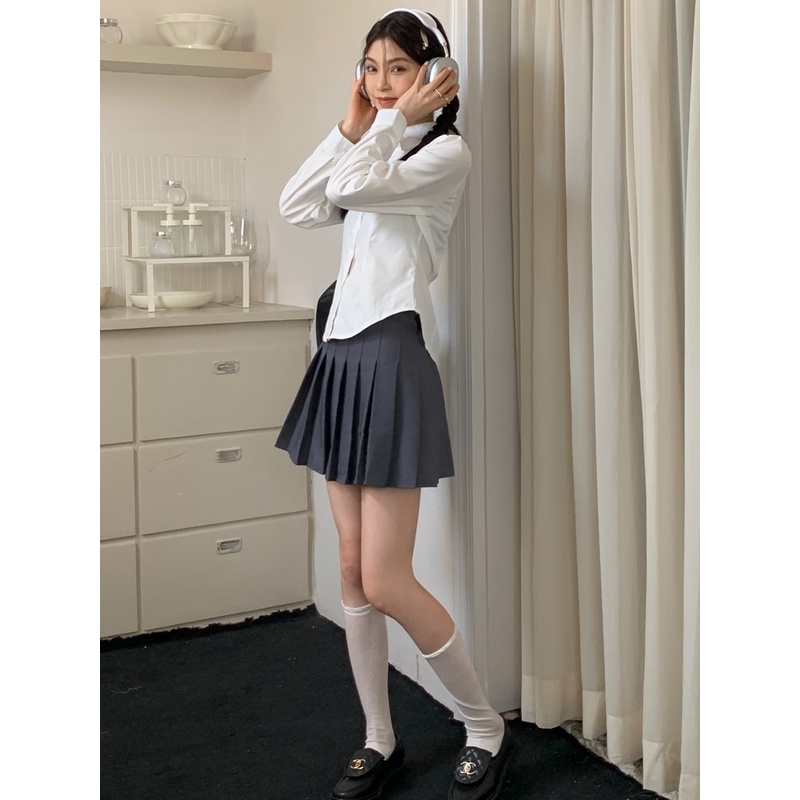 Red Kumikumi Fashion Setelan Wanita Niche Lengan Panjang Kemeja Putih Musim Gugur Pinggang Tinggi Rok Lipit Rok Dua Potong Set