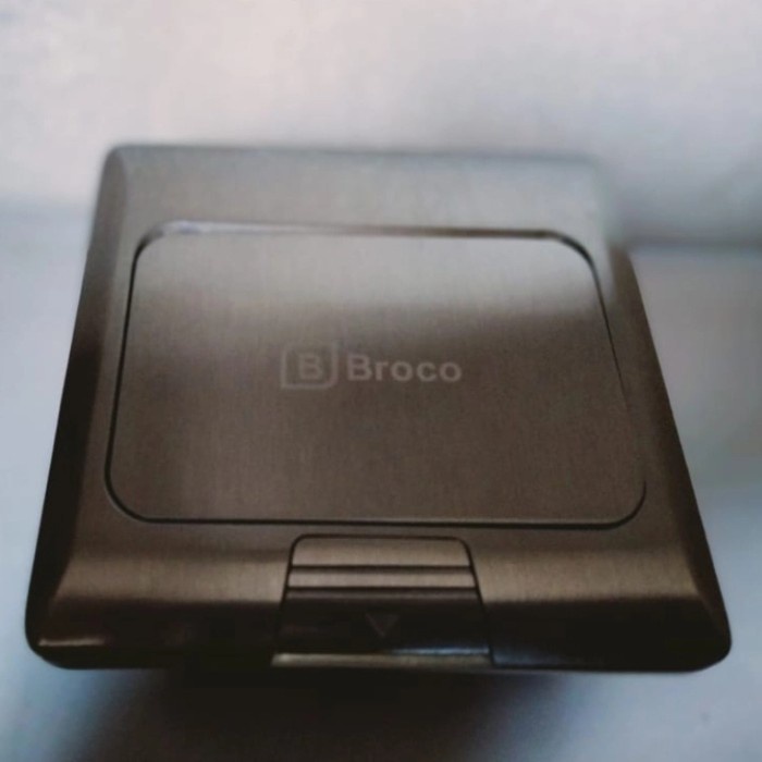 Stop kontak lantai STOP KONTAK + DATA D25474 SILVER - BROCO