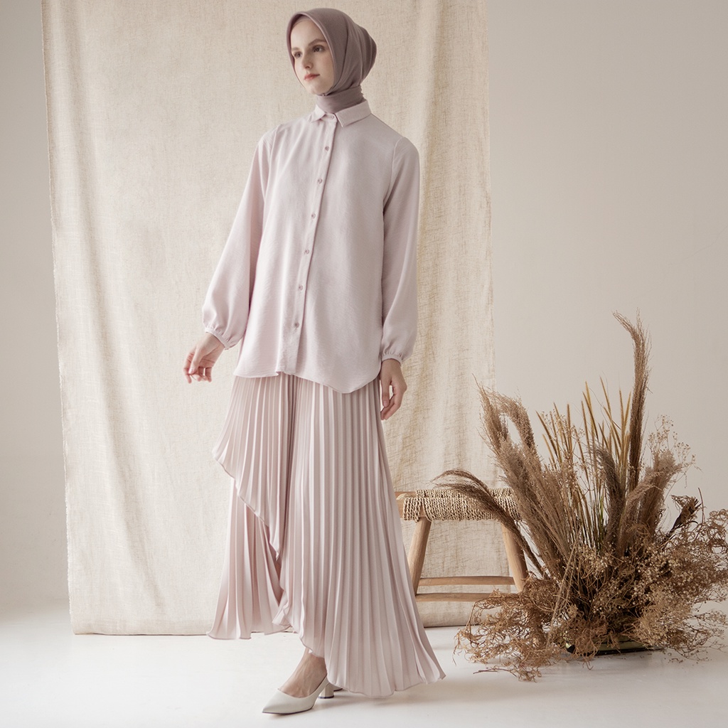 Basic Batara by Aska Label - Kemeja wanita basic lengan panjang full kancing warna offwhite, pink, coksu, abu muda, hijau, abu gelap, hitam dengan detail kerut di lenganabel