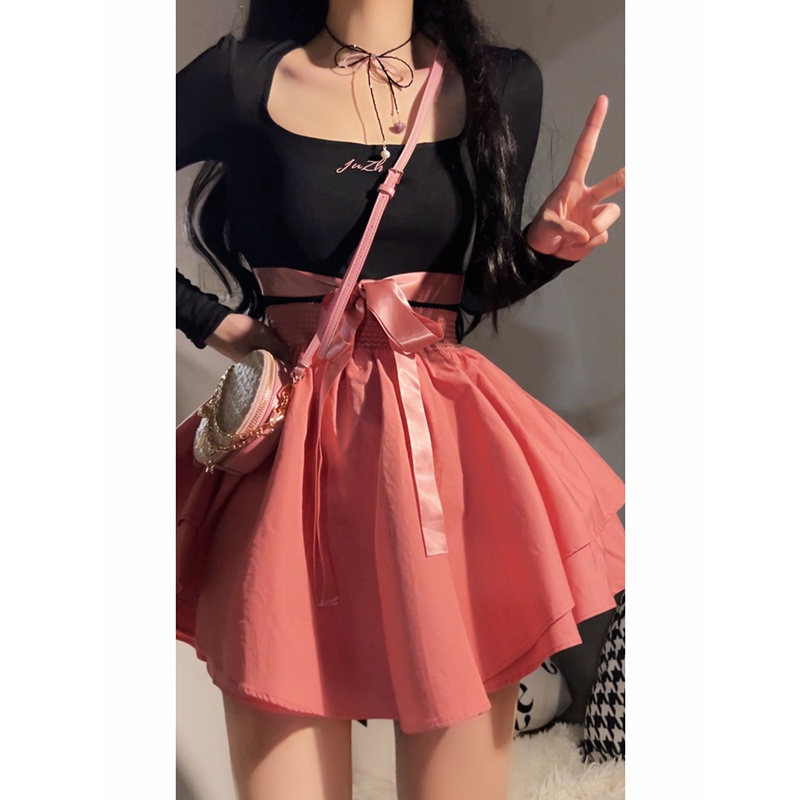 Red Kumikumi Sweet Spice Girl Back Hollow Strap Gaun Wanita Musim Semi Pinggang Slim Puff Rok Rok Pendek