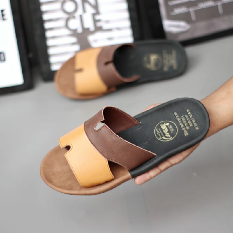 CEVANY COMBI Tan (KULIT ASLI) Sandal Slide Casual Kulit Asli Pria Sendal Selop Santai Twotone