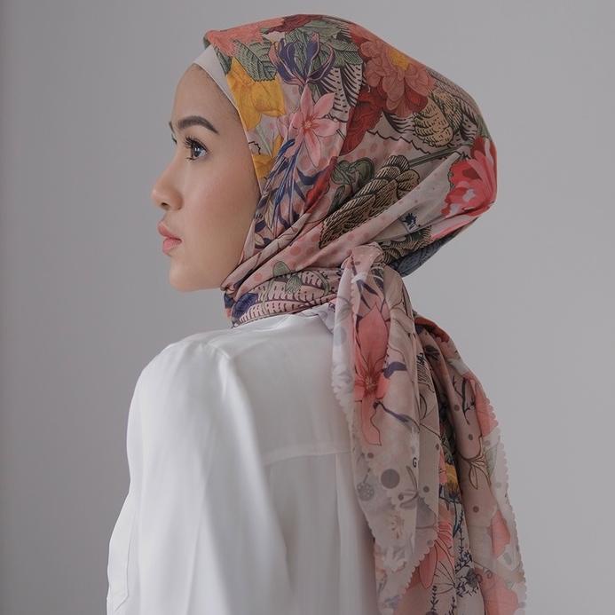 RECOMENDED Gonegani Hijab Motif Persegi Blossom Scarf