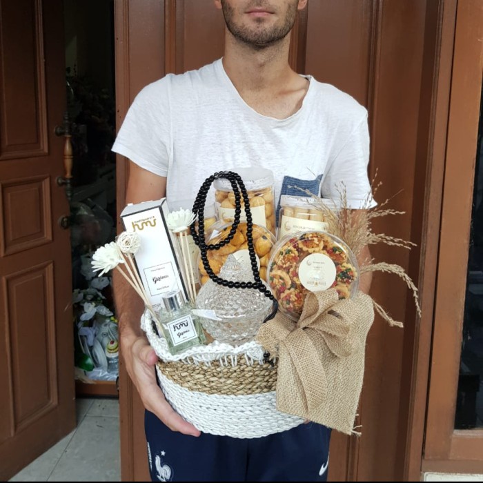 

Terlaris ✨ -Parsel Lebaran Kue Kering dengan toples mewah box natural style home- 2.2.23