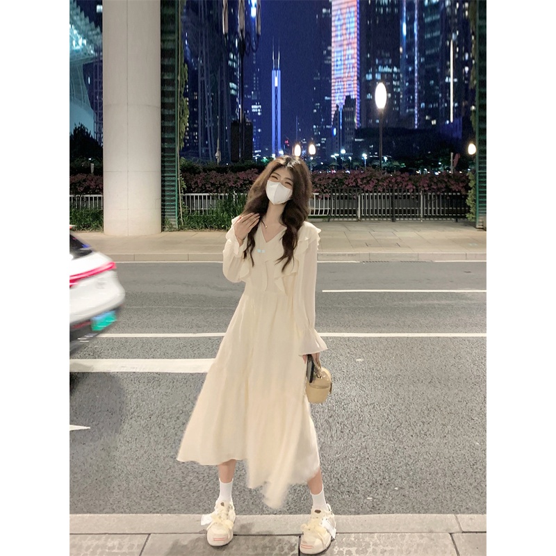 Red Kumikumi French style angin lembut V-neck dress mengacak-acak temperamen musim semi wanita rok mid-length pelangsing pinggang