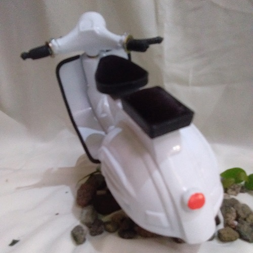 Miniatur Sepeda Motor Roda Dua, Vespa Jaman Dulu Untuk Pajangan Dekorasi Hiasan Ruang atau Kamar dan Koleksi