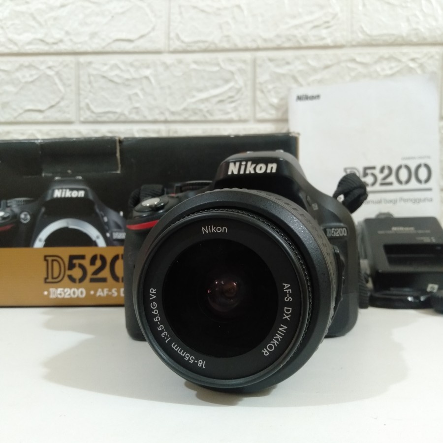 Nikon D5200 Lensa AF-S DX Nikkor 18-55mm