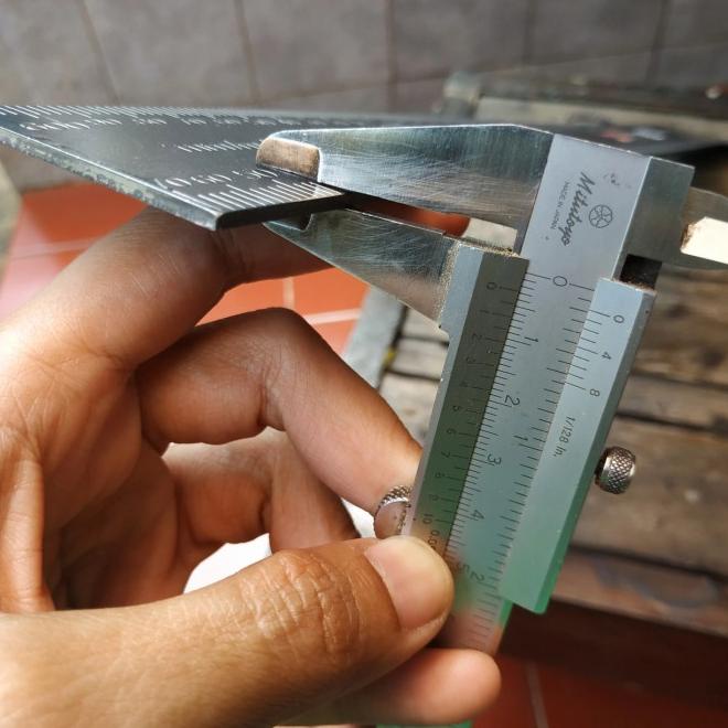 

Penggaris/Mistar/Square Siku Besi, Merk Fixman, Tebal, Panjang 60 X 40