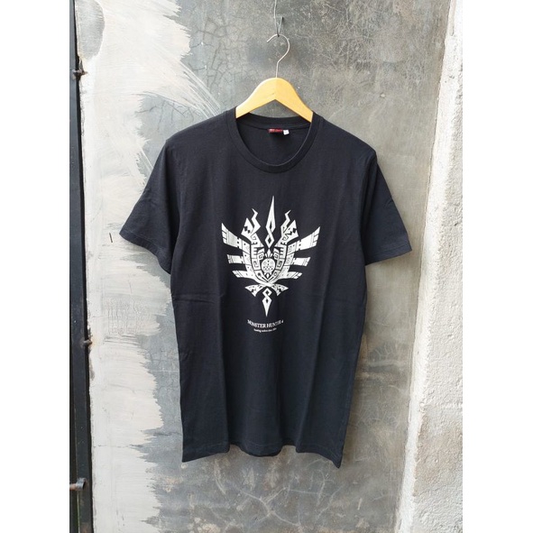 kaos uniqlo monster hunter