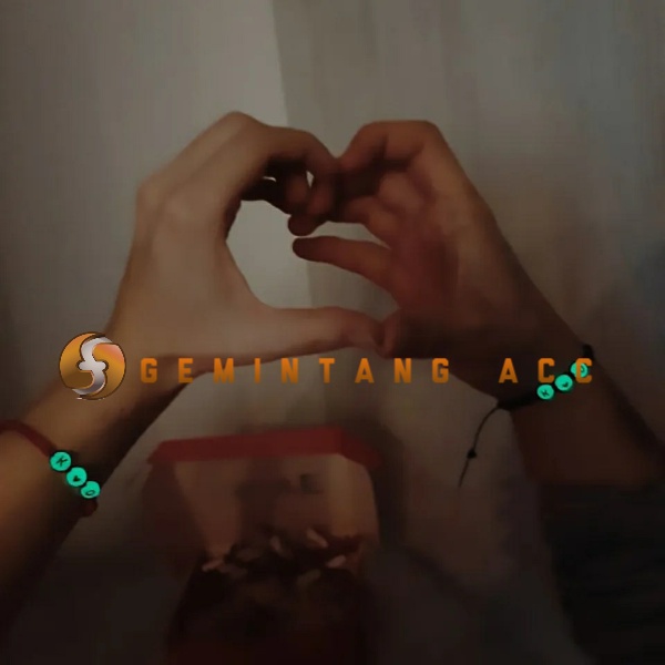 (100 pcs) Manik Huruf Glow In The Dark Manik Huruf Nyala Bercahaya Alfabet Akrilik  Kerajinan Diy Gelang dan Kalung