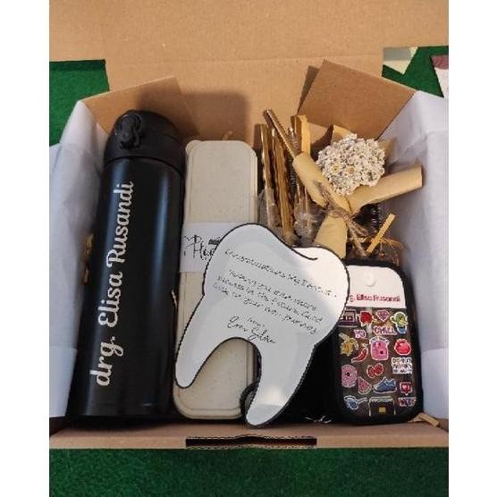 

Hampers Lebaran | Gift Box Wisuda | Hampers Wisuda | Kado Ultah| Kado Storlinida