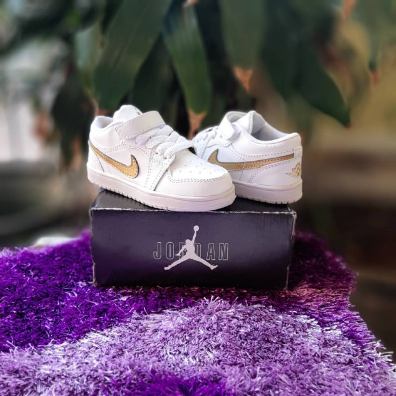 Sepatu Anak Premium High Quality Anak Laki Laki Perempuan Umur 1 2 3 4 5 6 7 8 9 10 Rekomendasi Kado Anak Grade Original 100% Sepatu Nike Air Jordan Low Anak Jordan Kids Import Sepatu Basket Olahraga Anak