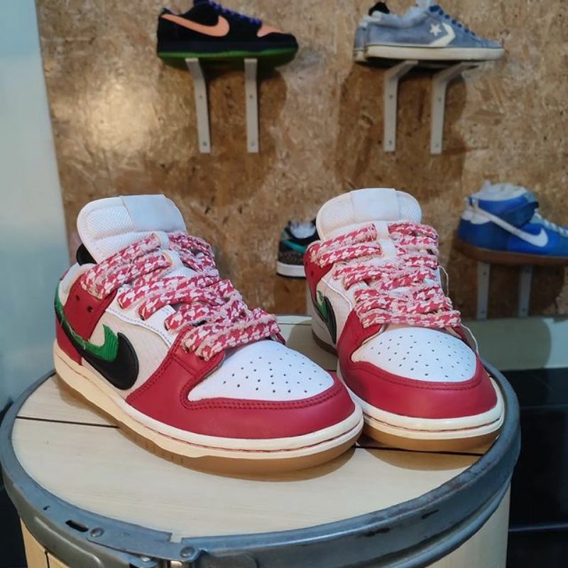 NIKE FRAME SKATE X DUNK LOW SB "HABIBI"