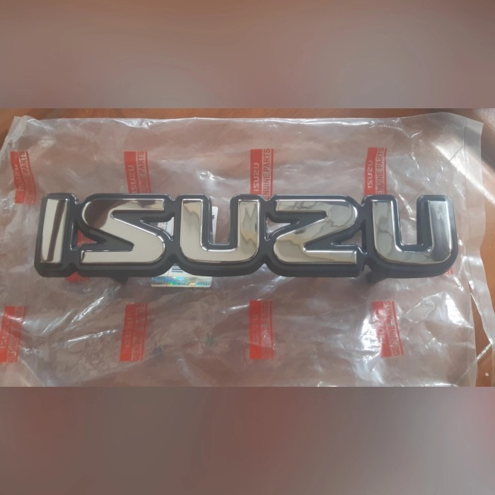EMBLEM GRILL RADIATOR ISUZU PANTHER KOTAK