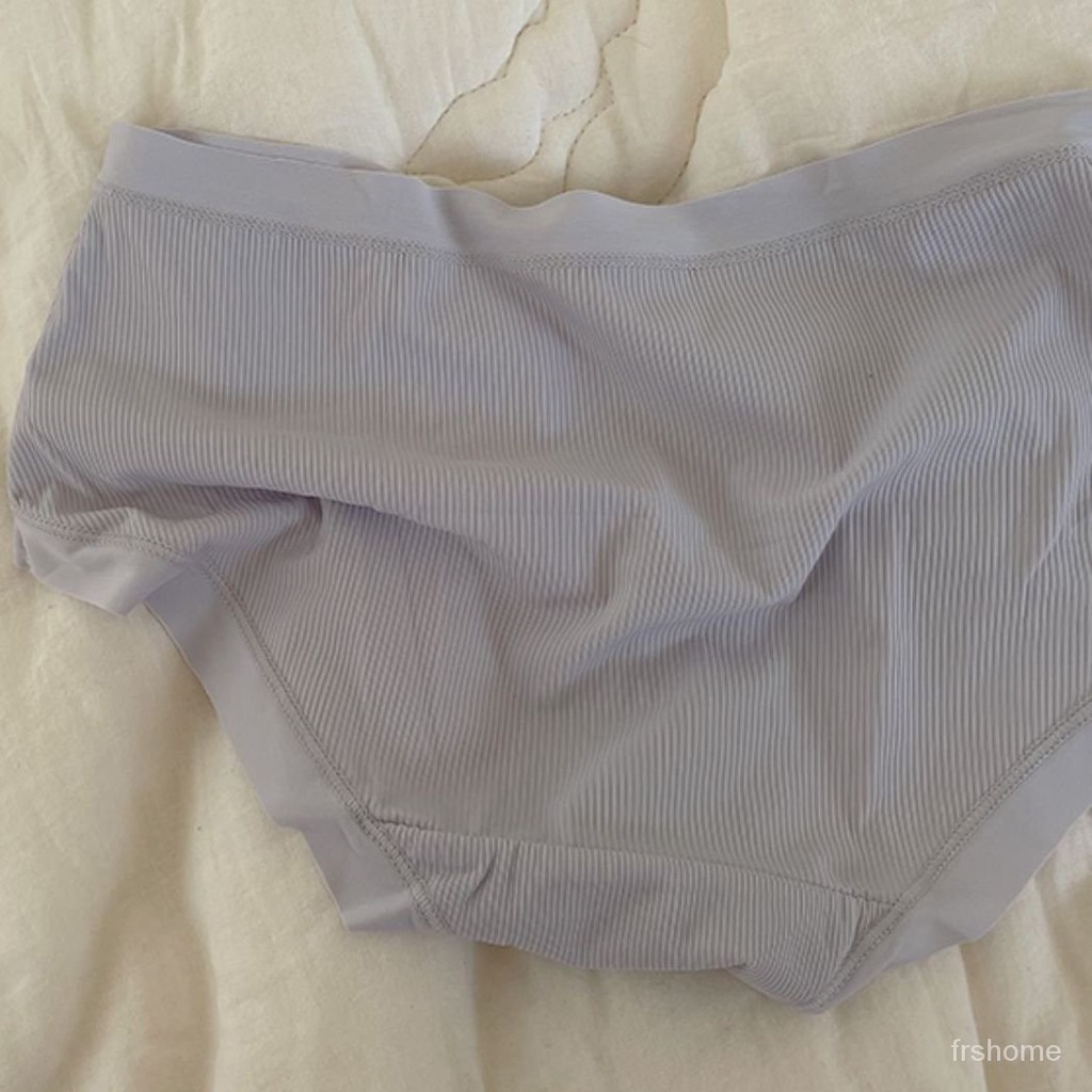 Gadis Jepang dada kecil berkumpul untuk mendukung set pakaian dalam payudara sekunder renda Prancis