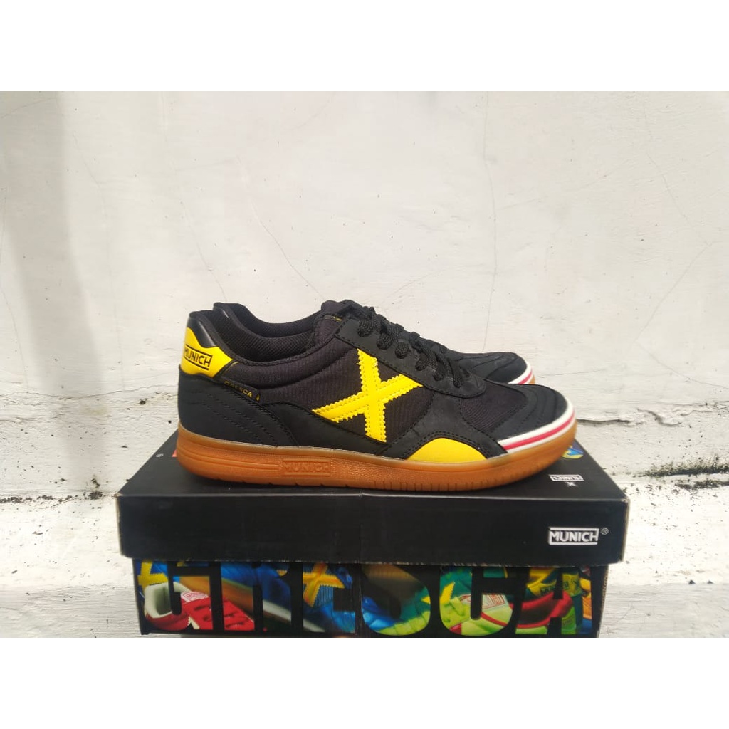 Sepatu Futsal Original X Munich Gresca 02 - Black Yellow 40