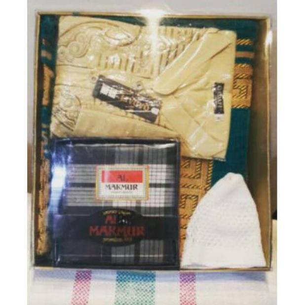

HAMPERS LEBARAN PRIA MUSLIM 4 IN 1 KEMASAN BOX MIKA .