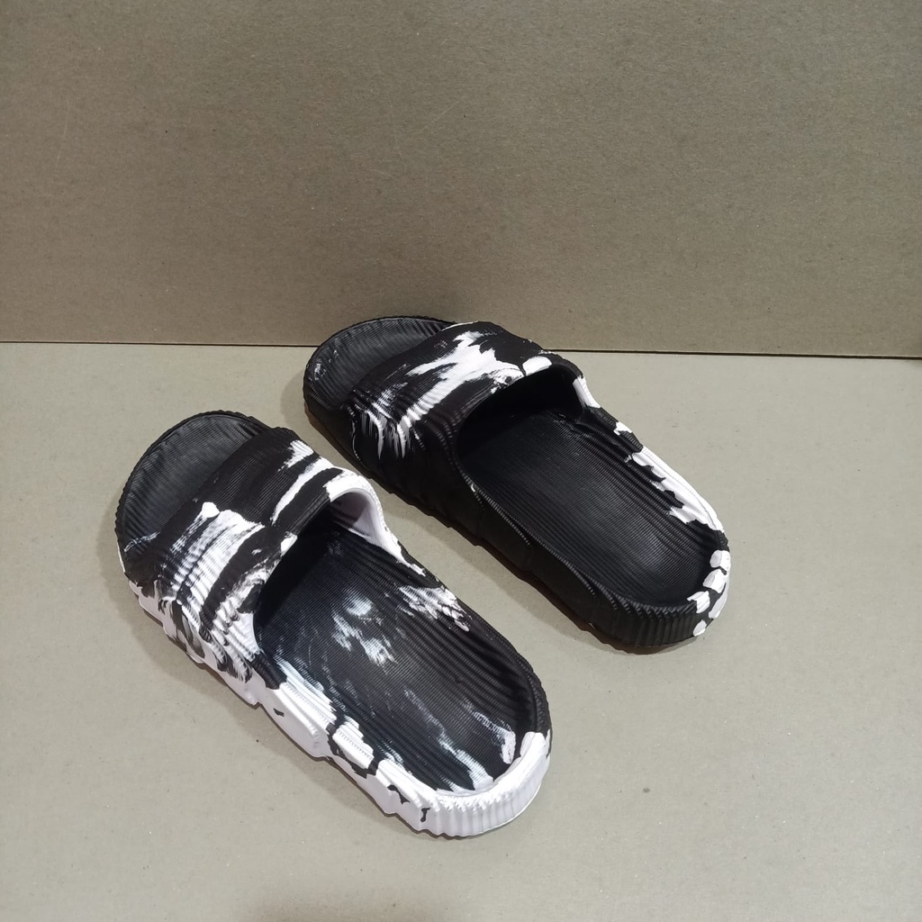 Sandal pria / wanita abstrak 9338